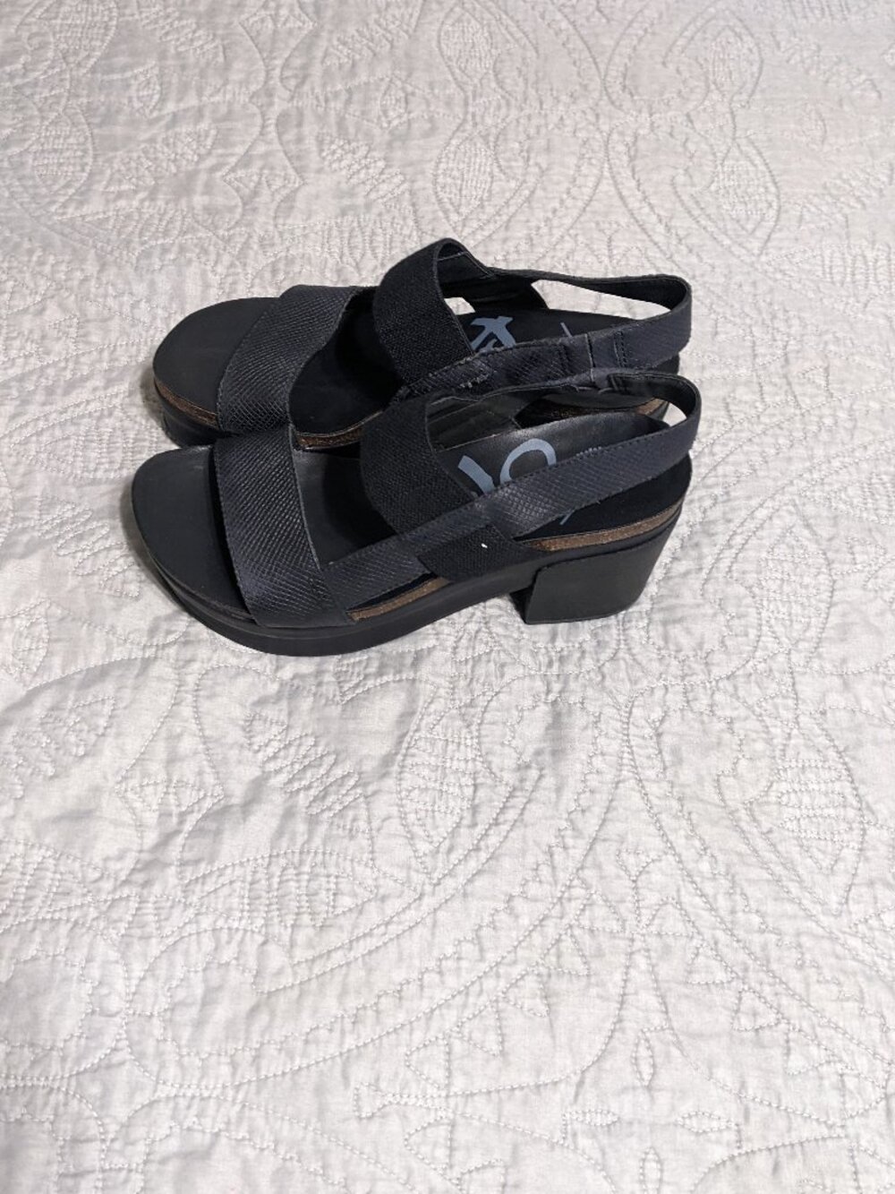 OTBT Indio Croc Embossed Chunky Slingback Platform Sandals (Black)